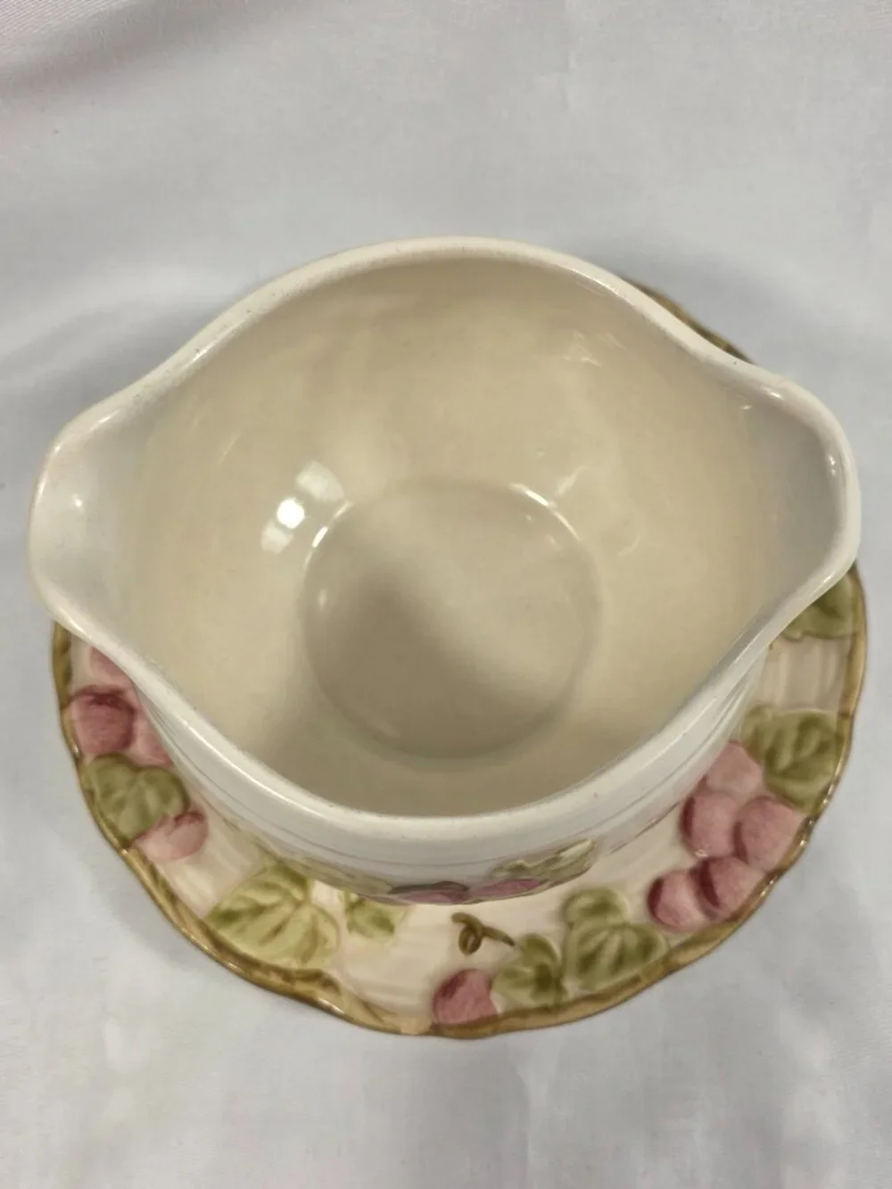 Metlox Poppytrail Vintage Pink Gravy Boat & Underplate Pink Grapes Green Leaves